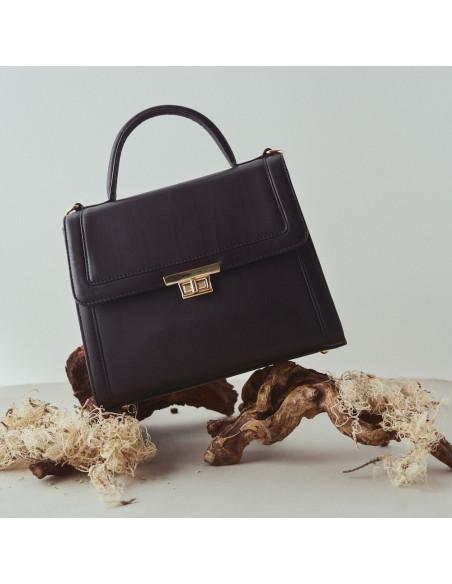 Borsa in pelle donna 60's color nero, appoggiata su rami - MONPIEL