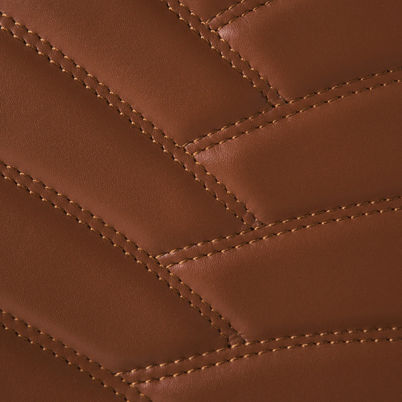 Sac matelassé en cuir avec chaîne dorée