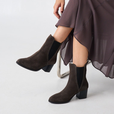 Marcela gray suede leather ankle boot, perspective view, close-up - MONPIEL 2