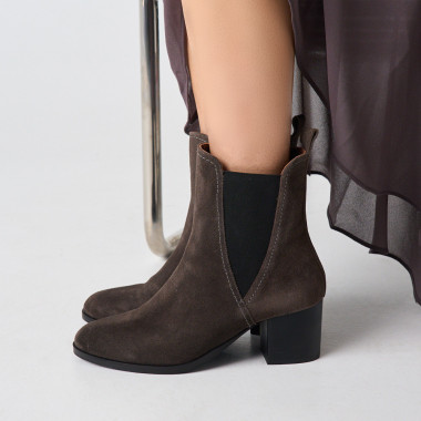 Marcela gray suede leather ankle boot, perspective view, close-up - MONPIEL 2