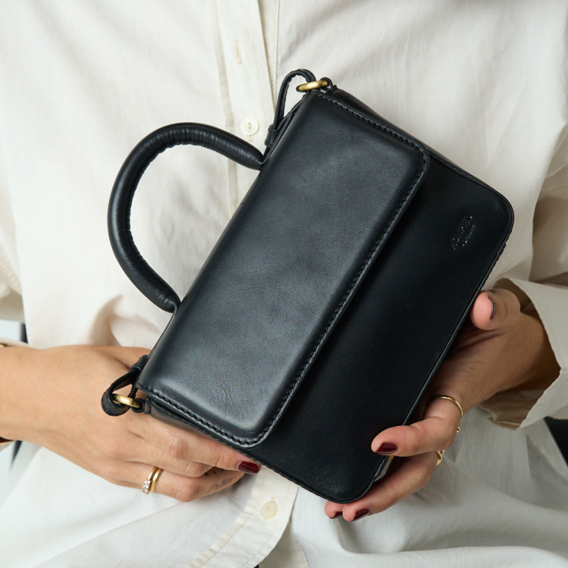 Bolsa Pequena de Couro Estruturada