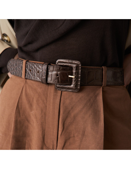 Women's wide belt in leather with lined buckle