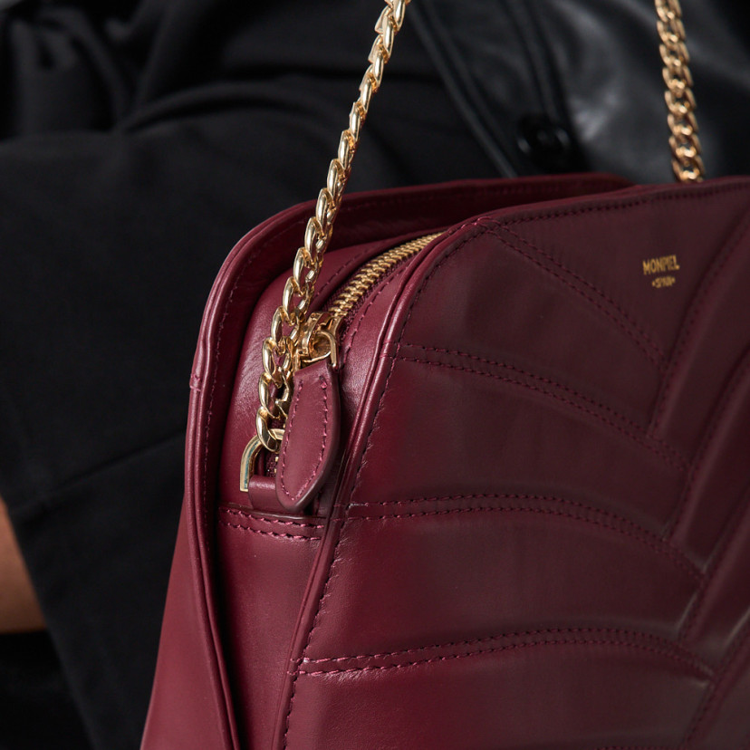 Gepolsterte Lederhandtasche mit...