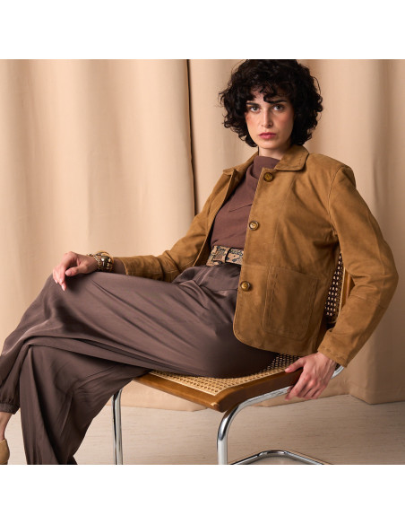 Giacca da Donna in Pelle Scamosciata con Cuciture Visibili