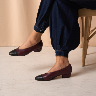 Bicolor pointed-toe ballet flat with heel in beige, perspective view, resting on marble - MONPIEL 2
