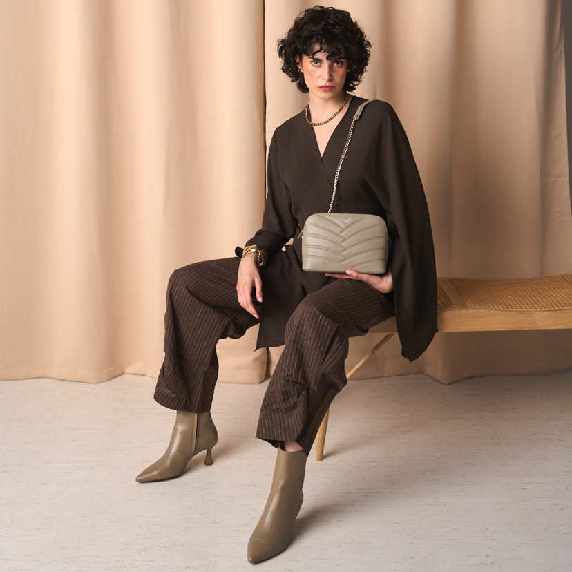 Bolso Acolchado de Piel con Cadena Oro