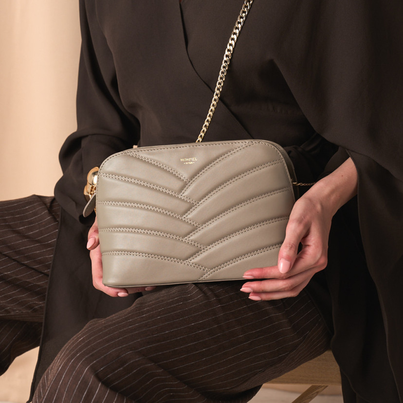 Bolsa Acolchoada de Couro com...