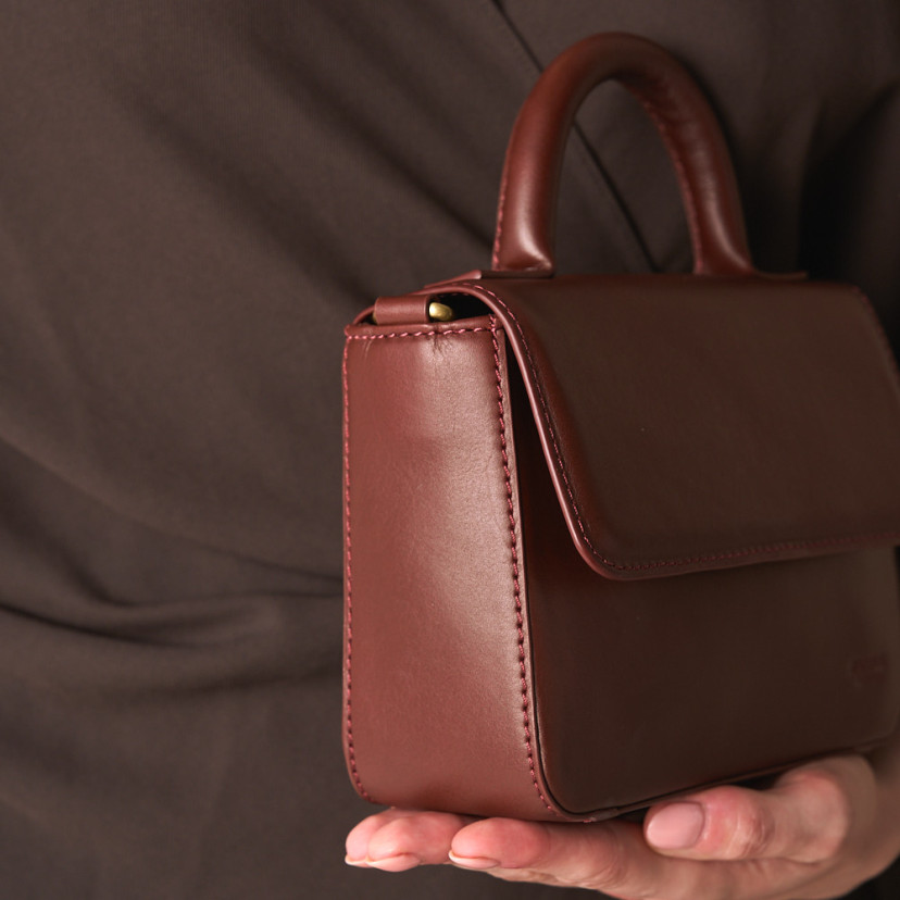Bolsa Pequena de Couro Estruturada