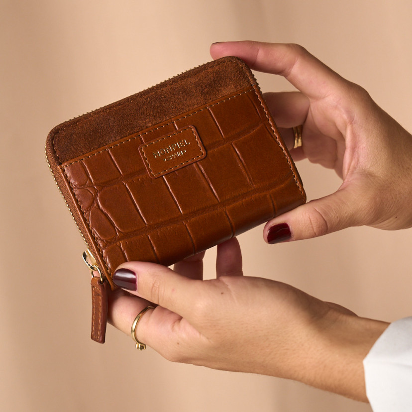 Women’s Small Leather Zip Wallet