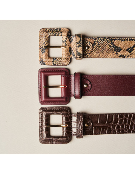 Women's wide belt in leather with lined buckle