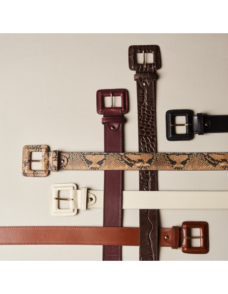 Wide women's leather belt with lined buckle