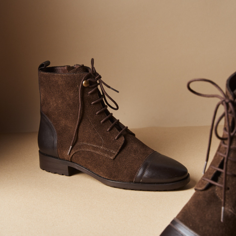 Bota Feminina com Cadarços Satur