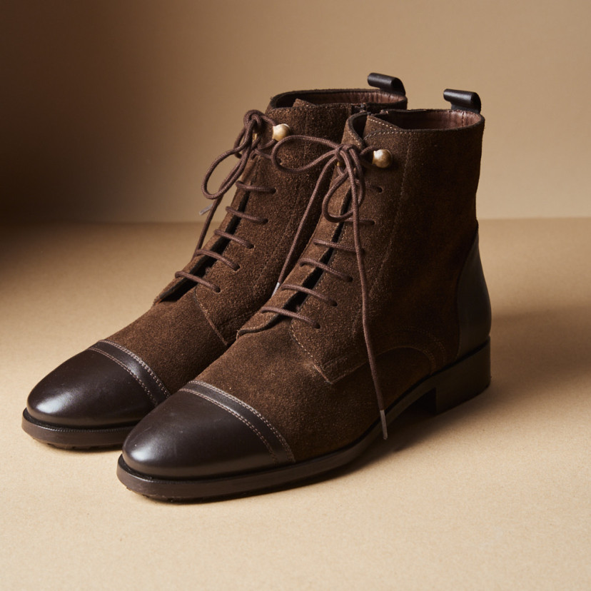 Bota Feminina com Cadarços Satur