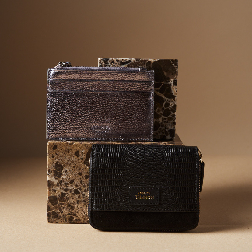 Women’s Leather Card Wallet with Zipper