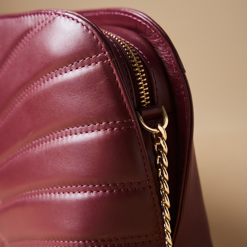 Gepolsterte Lederhandtasche mit...