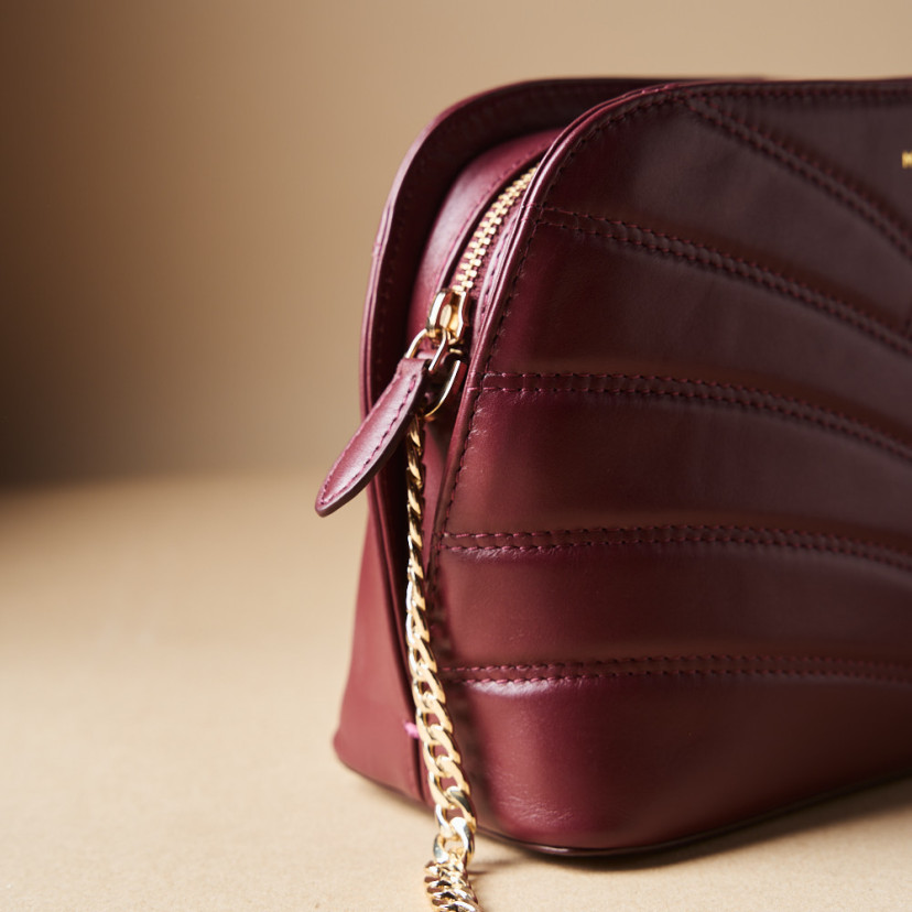Gepolsterte Lederhandtasche mit...