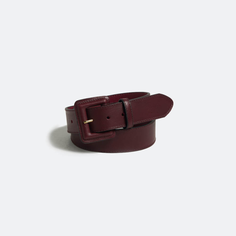 Women's wide belt in leather with lined buckle