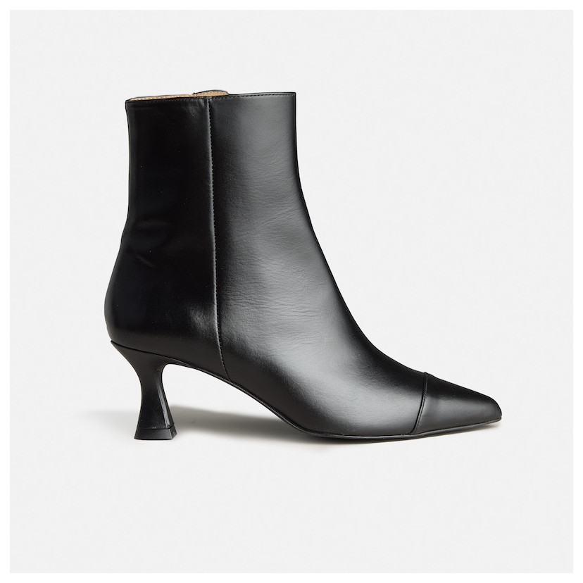 Jimena Fine Toe Ankle Boots