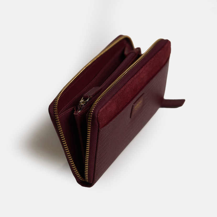 Woman Leather Zip Wallet