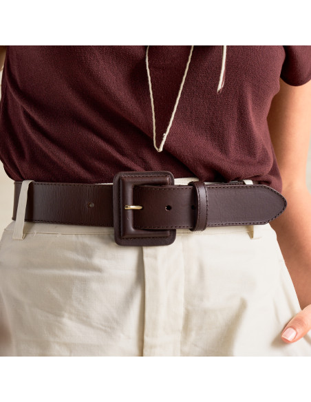 Wide leather belt with lined buckle