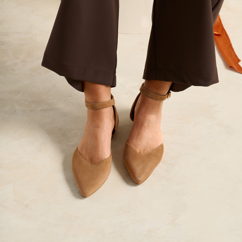 Mary Jane Scollo a V Emma