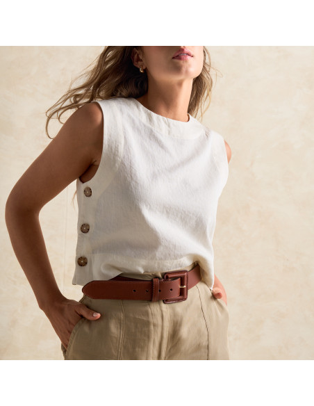 Wide leather belt with lined buckle