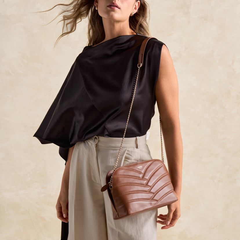 Bolso Acolchado de Piel con Cadena Oro