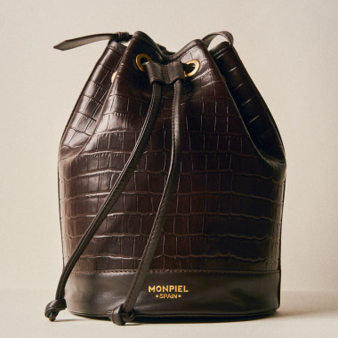 Borsa a sacco bomboniera in pelle color cuoio, primo piano vista frontale - MONPIEL 2