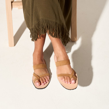 Brown leather Greek sandal Santorini with top view, close-up - MONPIEL 2