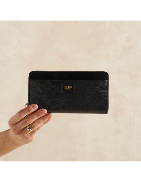 Woman Leather Zip Wallet