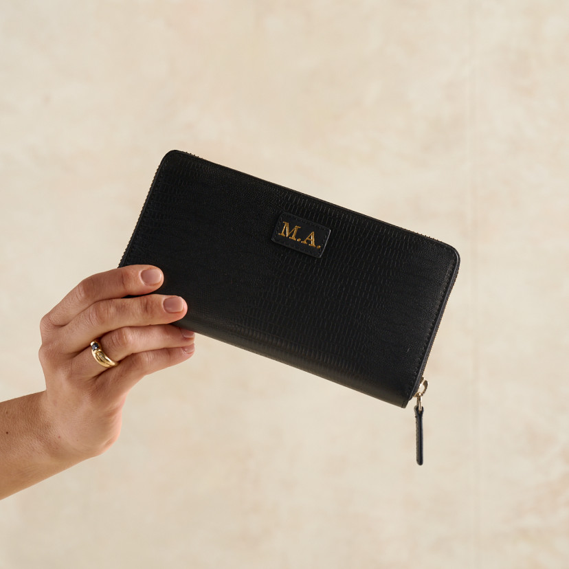 Woman Leather Zip Wallet