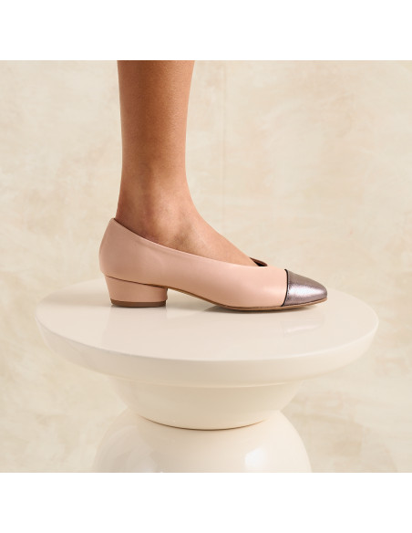 Ballerine Ameliè Talon Bout Bicolore couleur rose et rose métallisé sur support blanc en vue de profil – MONPIEL