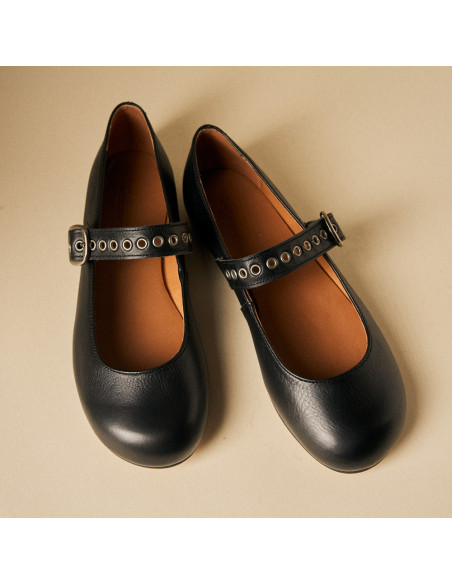 Mercedita Barefoot Oli