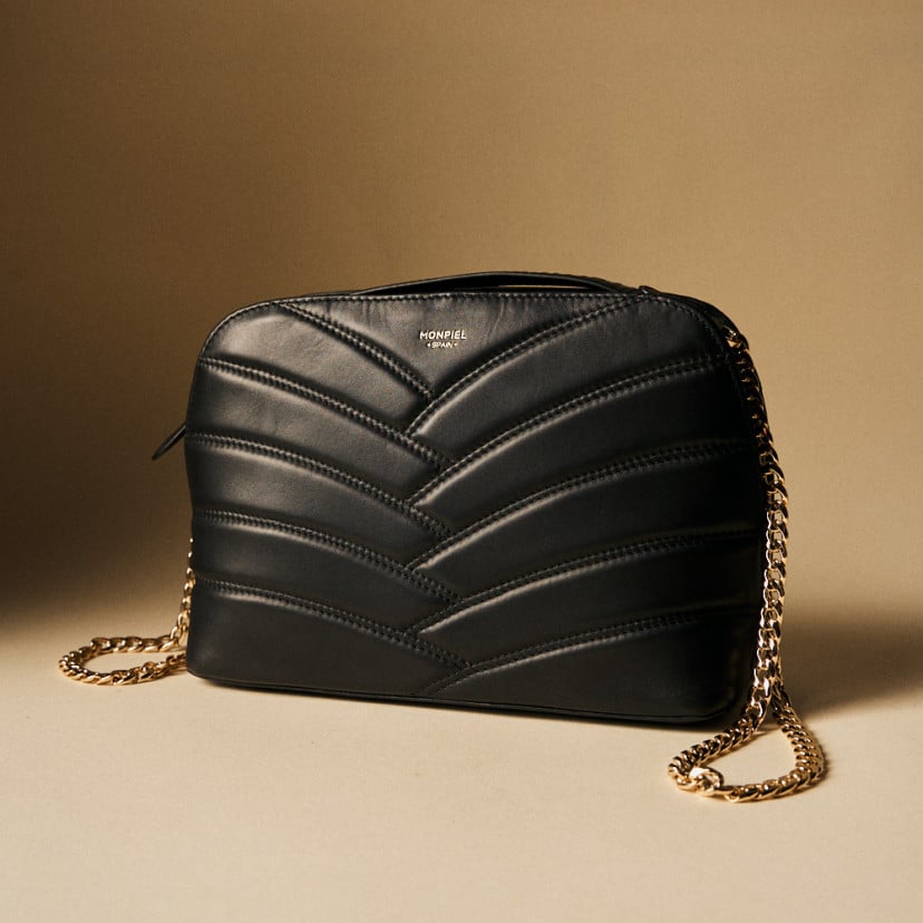 Quilted Leather Bag with Gold Chain | MONPIEL
