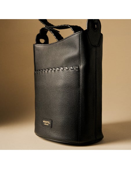 Champanera-Ledertasche mit Schulterriemen und Ziernähten