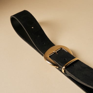 Ceinture femme en daim avec boucle et passant dorés