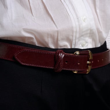 Ceinture femme en cuir avec boucle partiellement recouverte et triple passant