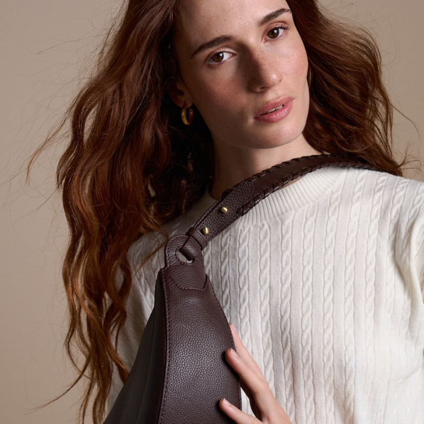 Bolso Gaucho de piel con asa de costura