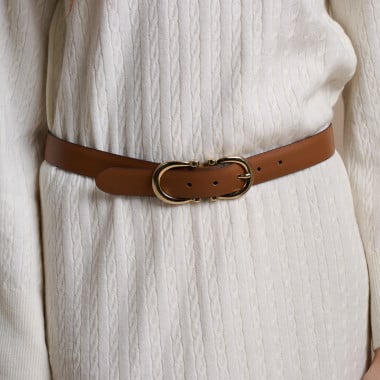 Ceinture en cuir pour femme avec double boucle en noir, gros plan sur la boucle - MONPIEL 2