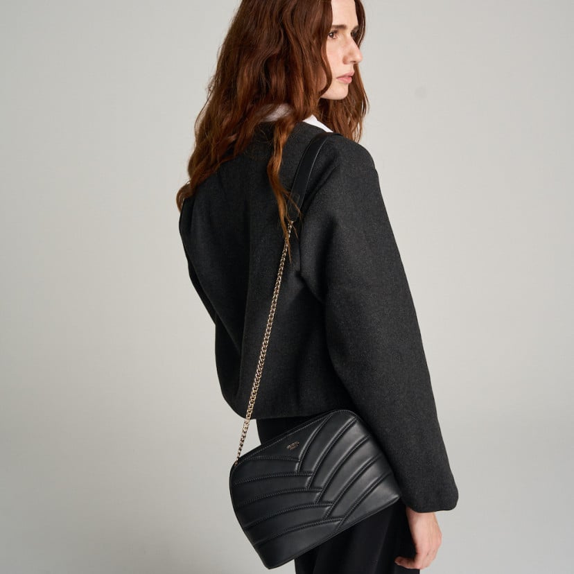 Quilted Leather Bag with Gold Chain | MONPIEL