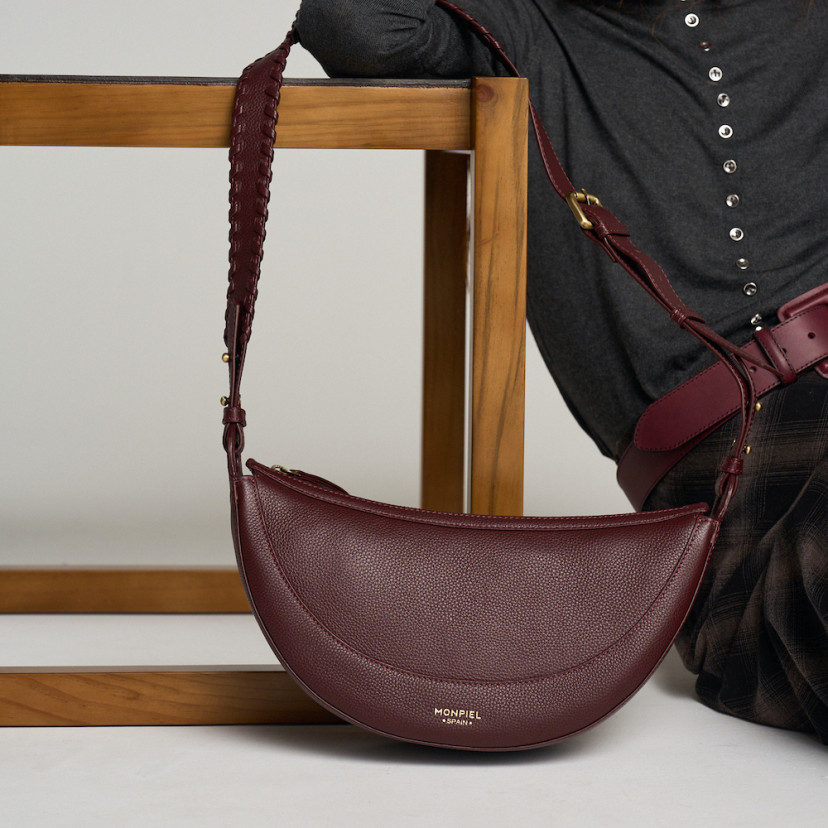 Bolso Gaucho de piel con asa de costura