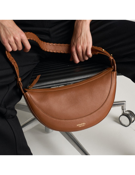 Bolso Gaucho de piel con asa de costura