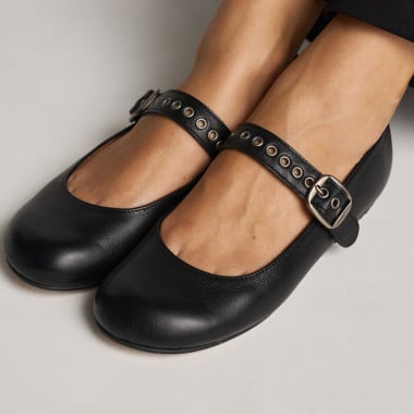 Mercedita Barefoot Oli