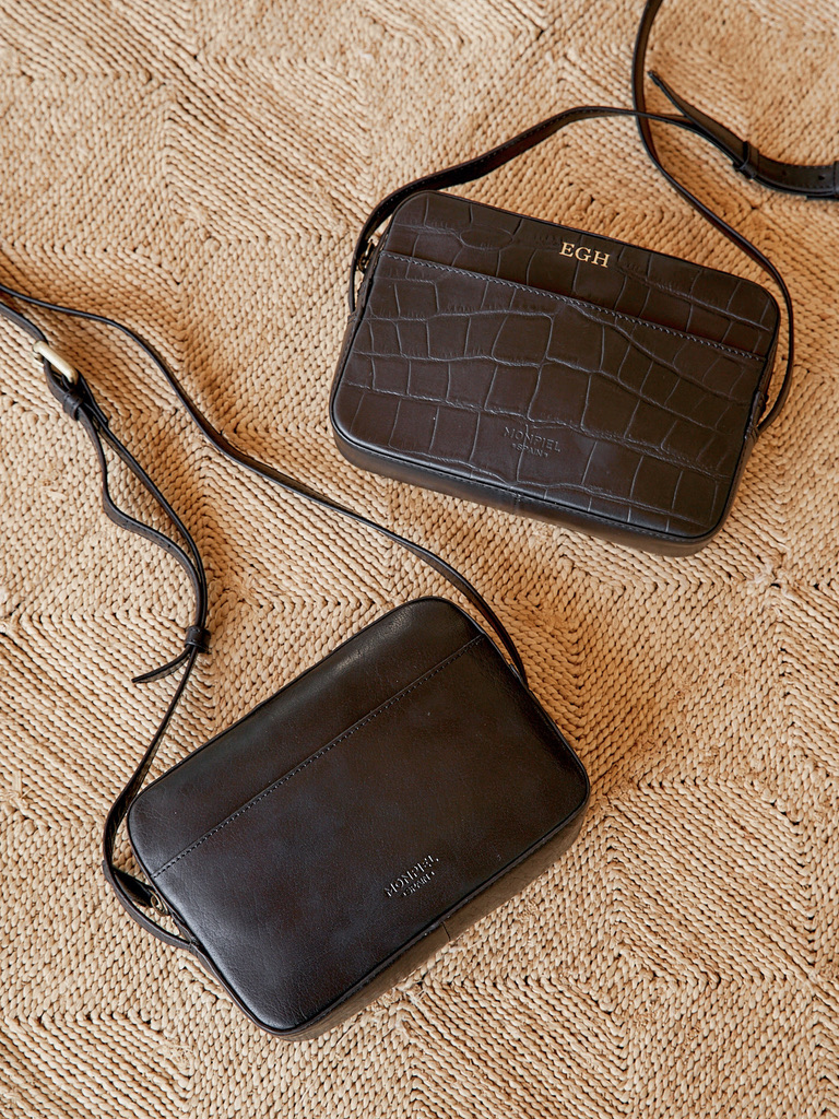 basic shoulder bag in leather and black coconut skin