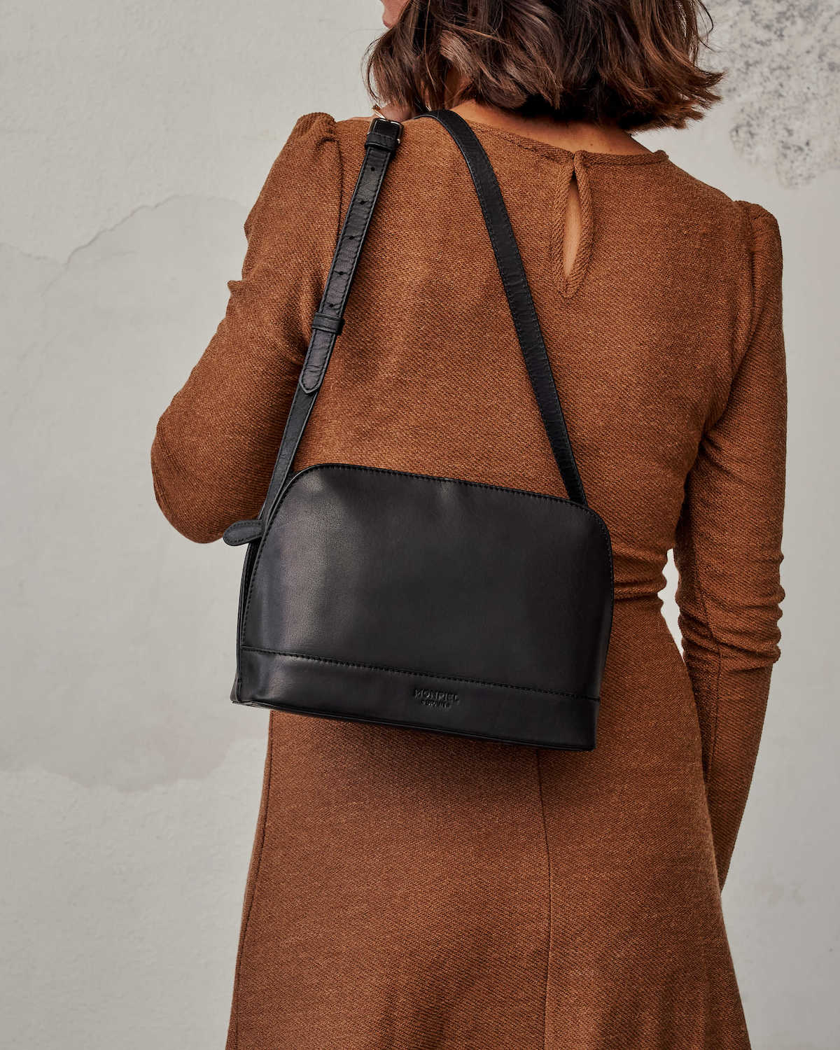 Mode-Trend 2024: Schwarze XXL-Bags sind praktisch & schick