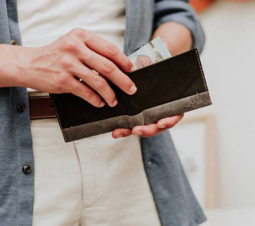 Handmade leather wallets, the essential leather accessory